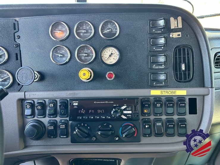 2016-peterbilt-367-image-70