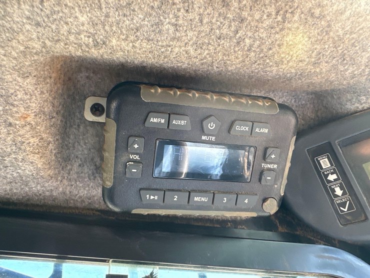 2020-deere-331g-image-18