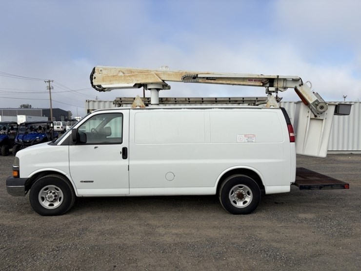 2004-chevrolet-express-bucket-van-image-7