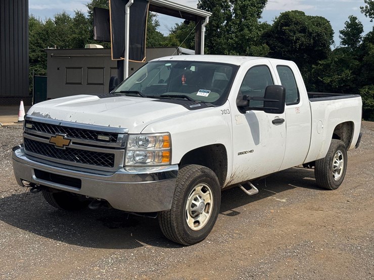 2013-chevrolet-silverado-2500hd-image-1