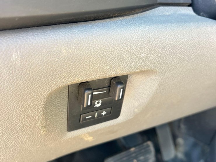 2013-chevrolet-2500-image-35