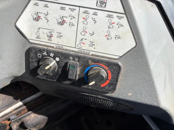 2016-bobcat-s570-image-20