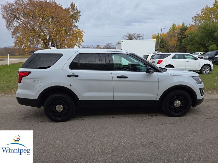 2016-ford-explorer-image-7
