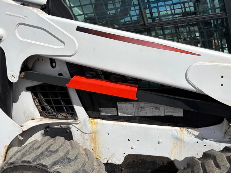 2016-bobcat-s570-image-11