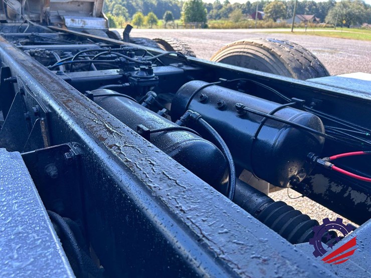 2016-peterbilt-367-image-90