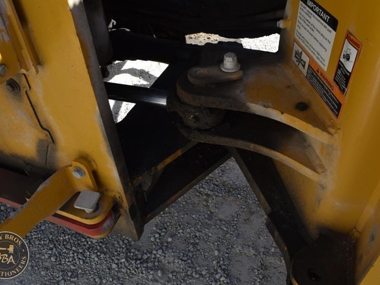 2021-deere-744l-image-44