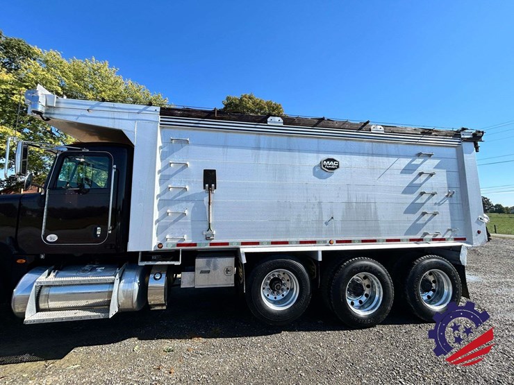 2016-peterbilt-367-image-45