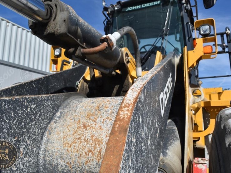 2021-deere-744l-image-36