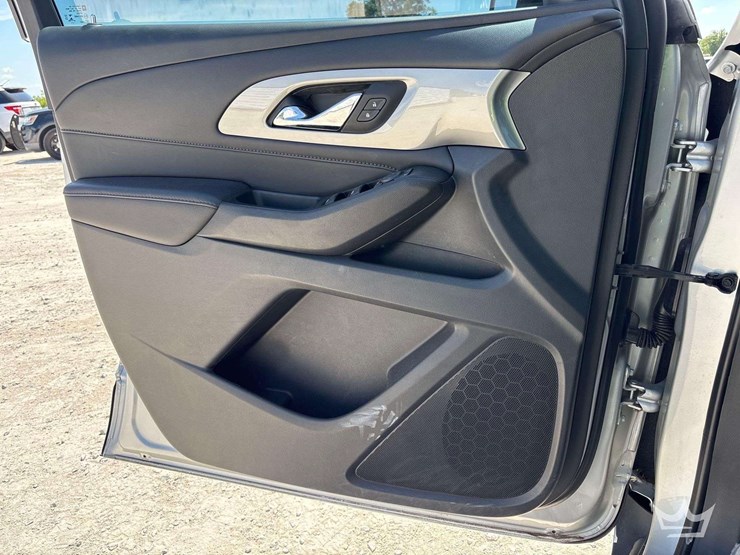 2022-chevrolet-traverse-image-11