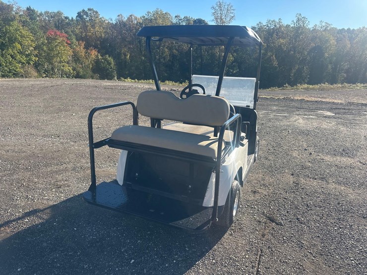 e-z-go-elite-4-passenger-golf-cart-image-4
