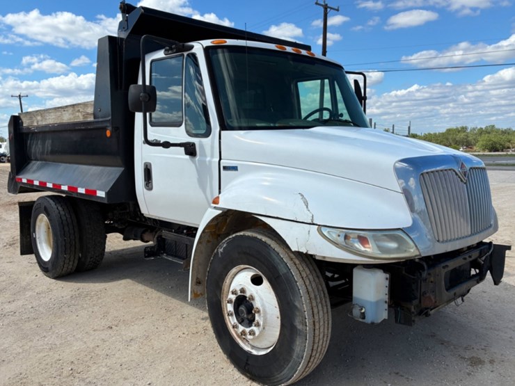 2013-international-durastar-4300-image-3