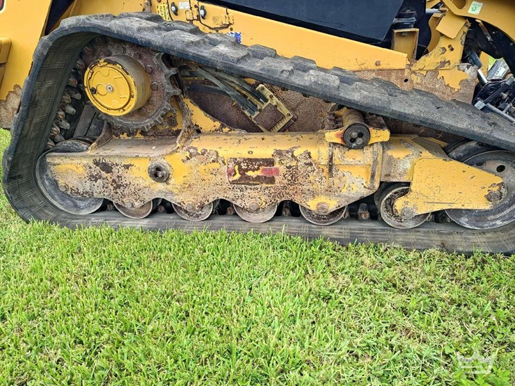 2021-caterpillar-299d3-image-32