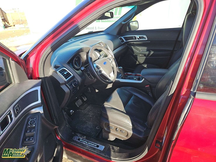 2015-ford-explorer-image-18