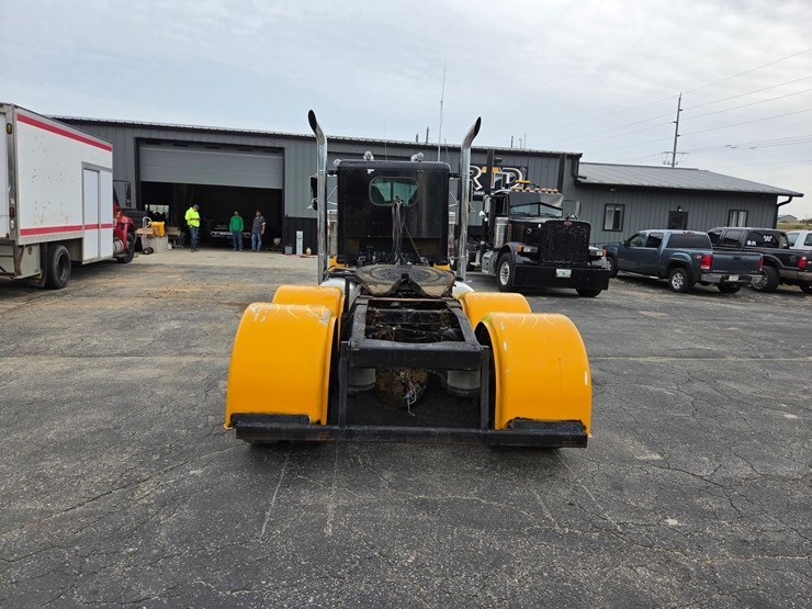1994-peterbilt-379-image-4