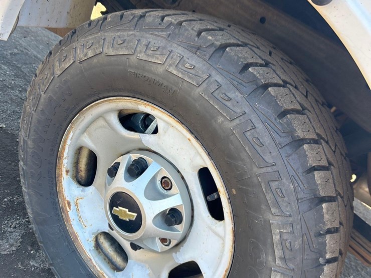 2013-chevrolet-2500-image-12