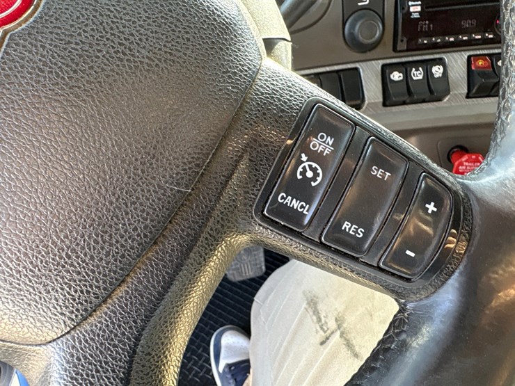 2018-kenworth-t680-image-82