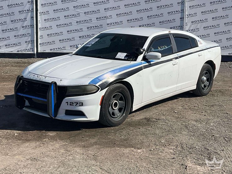 2016-dodge-charger-sedan-image-1