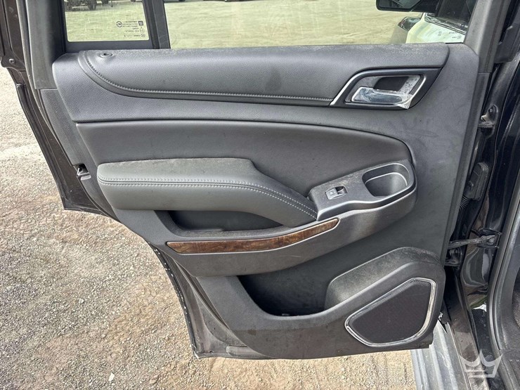 2018-chevrolet-tahoe-image-21