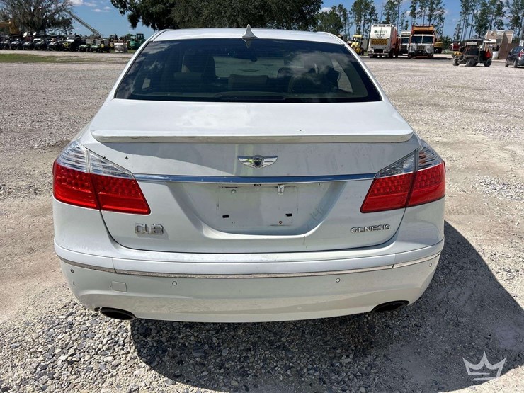 2009-hyundai-genesis-sedan-image-24