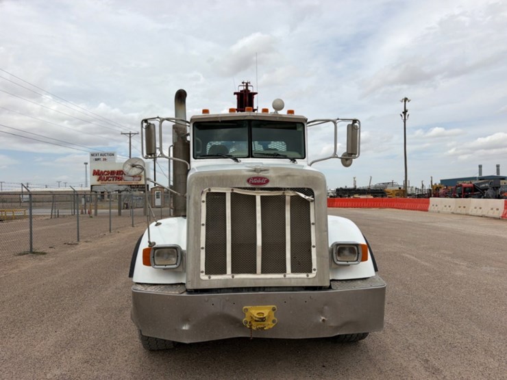 2008-peterbilt-365-image-2