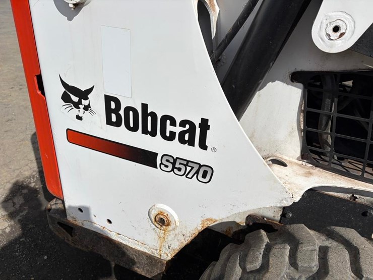 2016-bobcat-s570-image-12