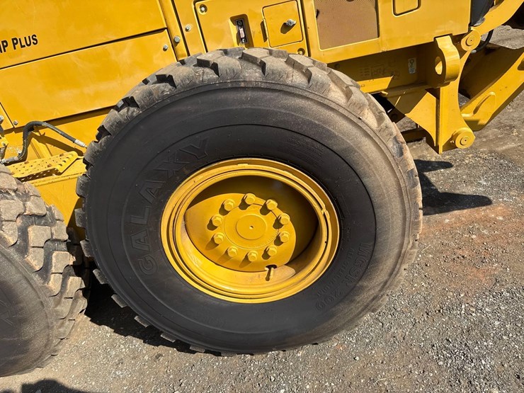 2011-caterpillar-140m2-vhp-plus-image-27