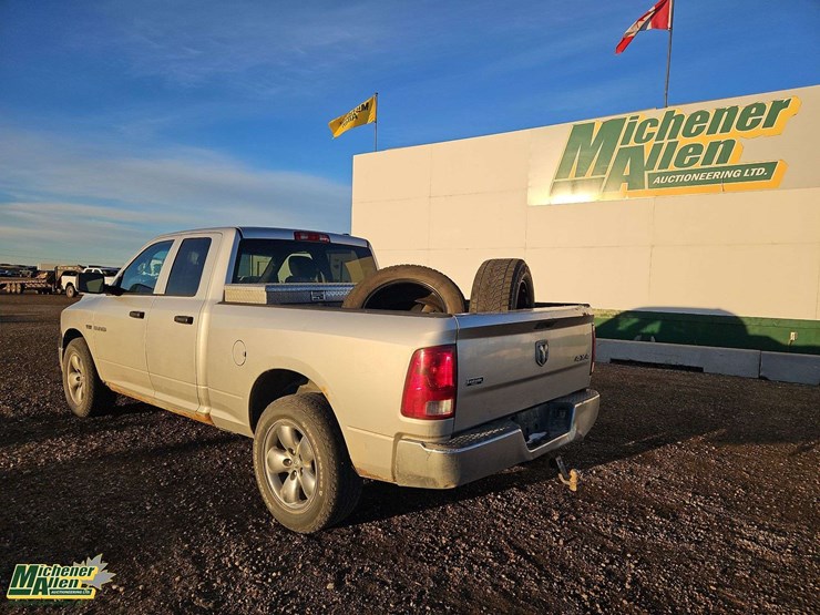 2010-dodge-ram-1500-image-3