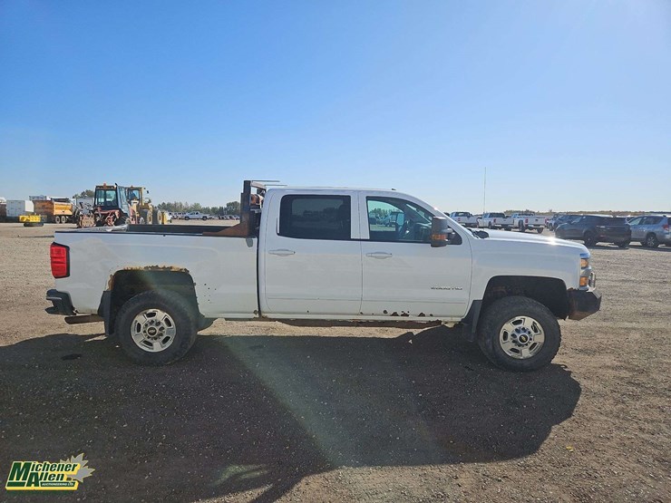 2015-chevrolet-silverado-2500hd-lt-image-7