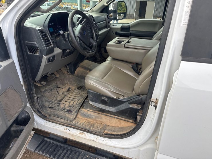 2020-ford-f350-xl-image-24