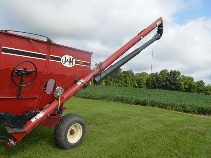 j&m-wagon-with-brush-unloading-auger-image-7