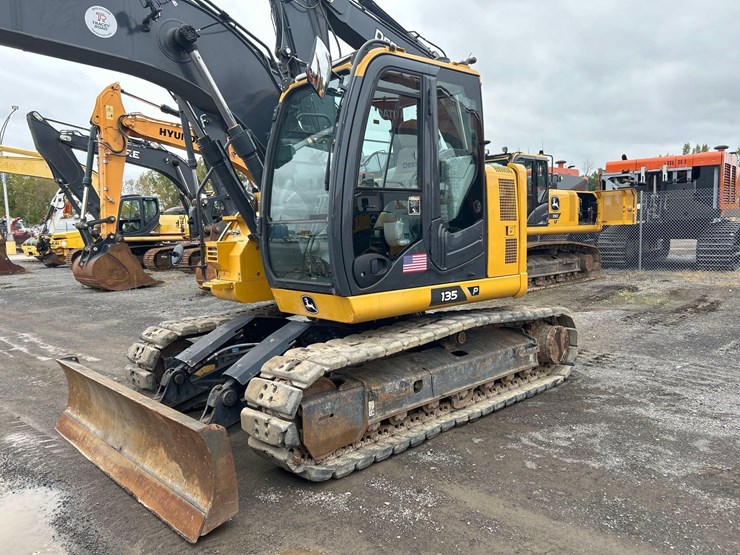2023-deere-135-p-tier-image-43