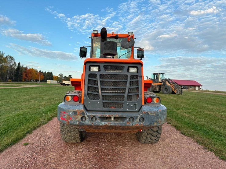 2017-doosan-dl250-5-image-4