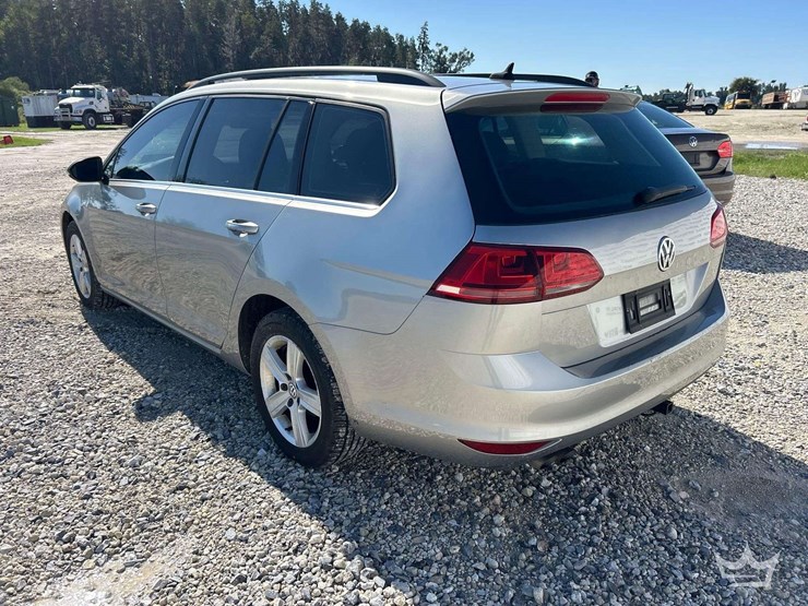2015-volkswagen-golf-sportwagen-hatchback-image-4
