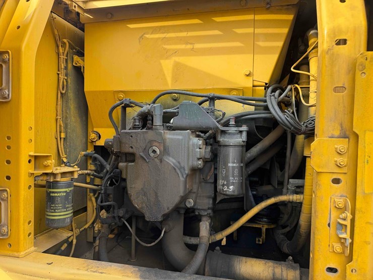 2015-komatsu-pc240-lc-10-image-12
