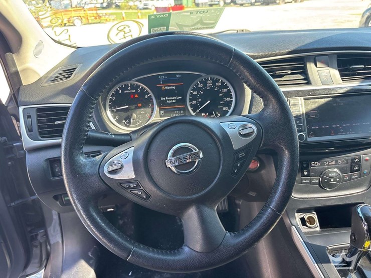 2019-nissan-sentra-sedan-image-12