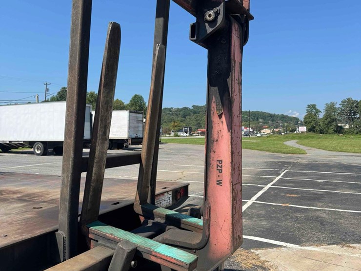 2001-kenworth-t300-image-16