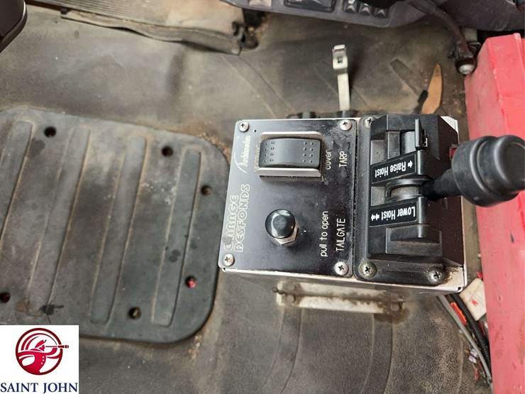 2014-freightliner-114sd-image-27