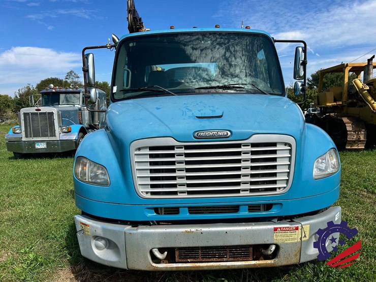 2008-freightliner-m2-106-image-13