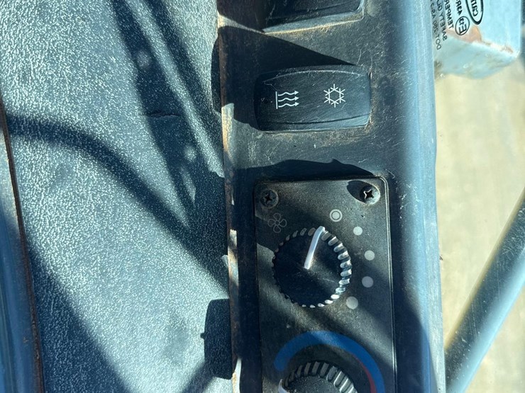 2013-deere-850k-wlt-image-36