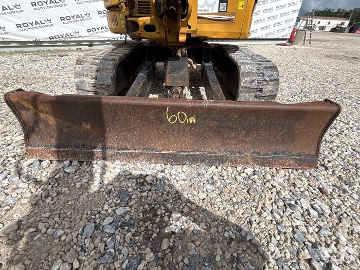 2018-caterpillar-303e-mini-excavator-image-8