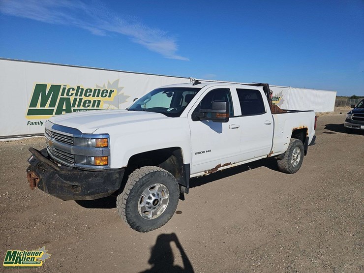 2015-chevrolet-silverado-2500hd-lt-image-1