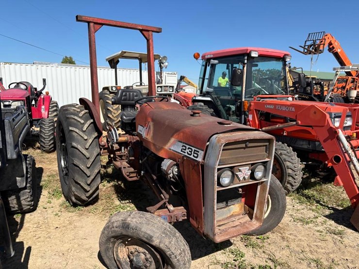 massey-ferguson-235-image-4