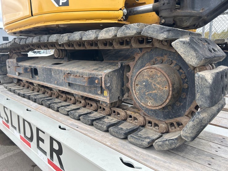 2024-john-deere-85-image-54