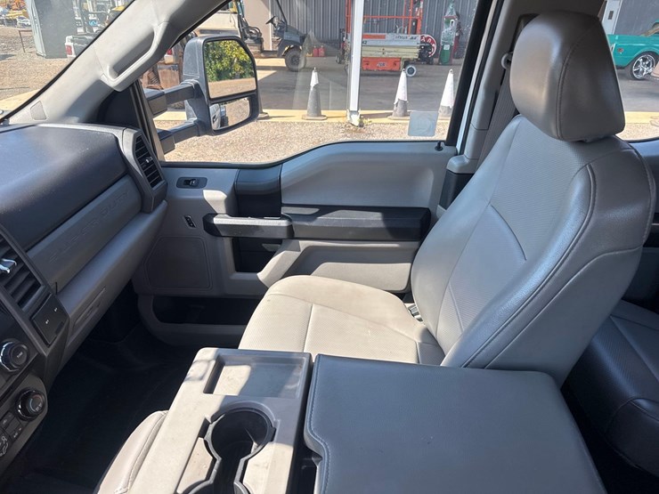2018-ford-f550-xl-image-23