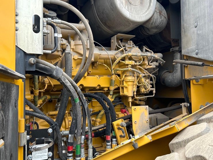 2024-deere-844-p-tier-image-8
