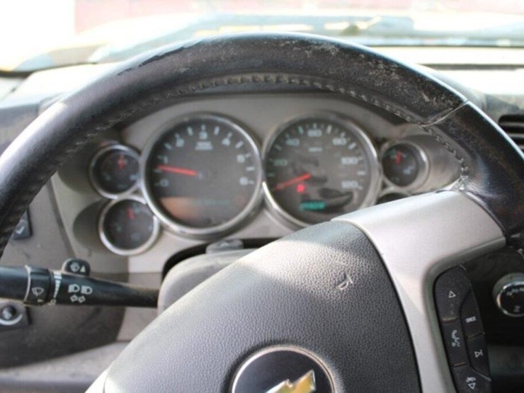 2012-chevrolet-silverado-1500-image-23