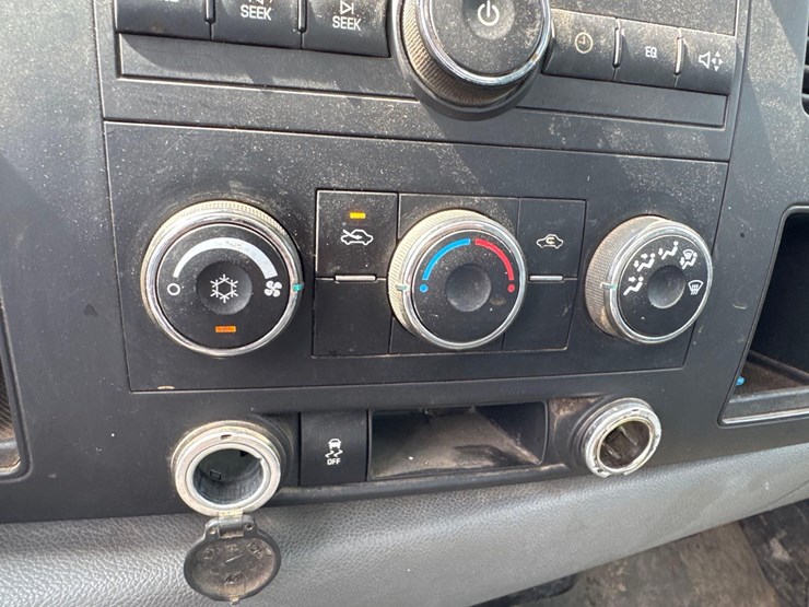 2013-chevrolet-silverado-2500hd-image-22