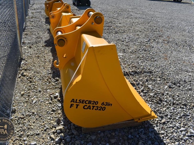 caterpillar-320-image-4