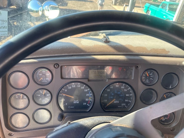 2006-mack-granite-cv713-image-40