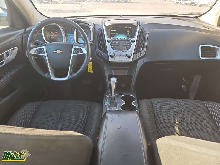 2015-chevrolet-equinox-lt-image-16